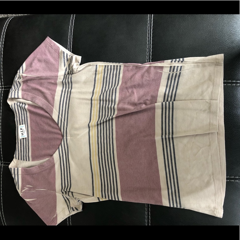 Women’s shirt.